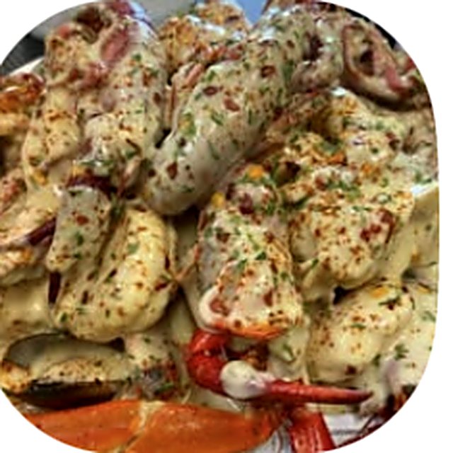 Snowcrab, Shrimps, Mussel n Crayfish in Creamy Alfredo from Traffik Delight Crab Shack
